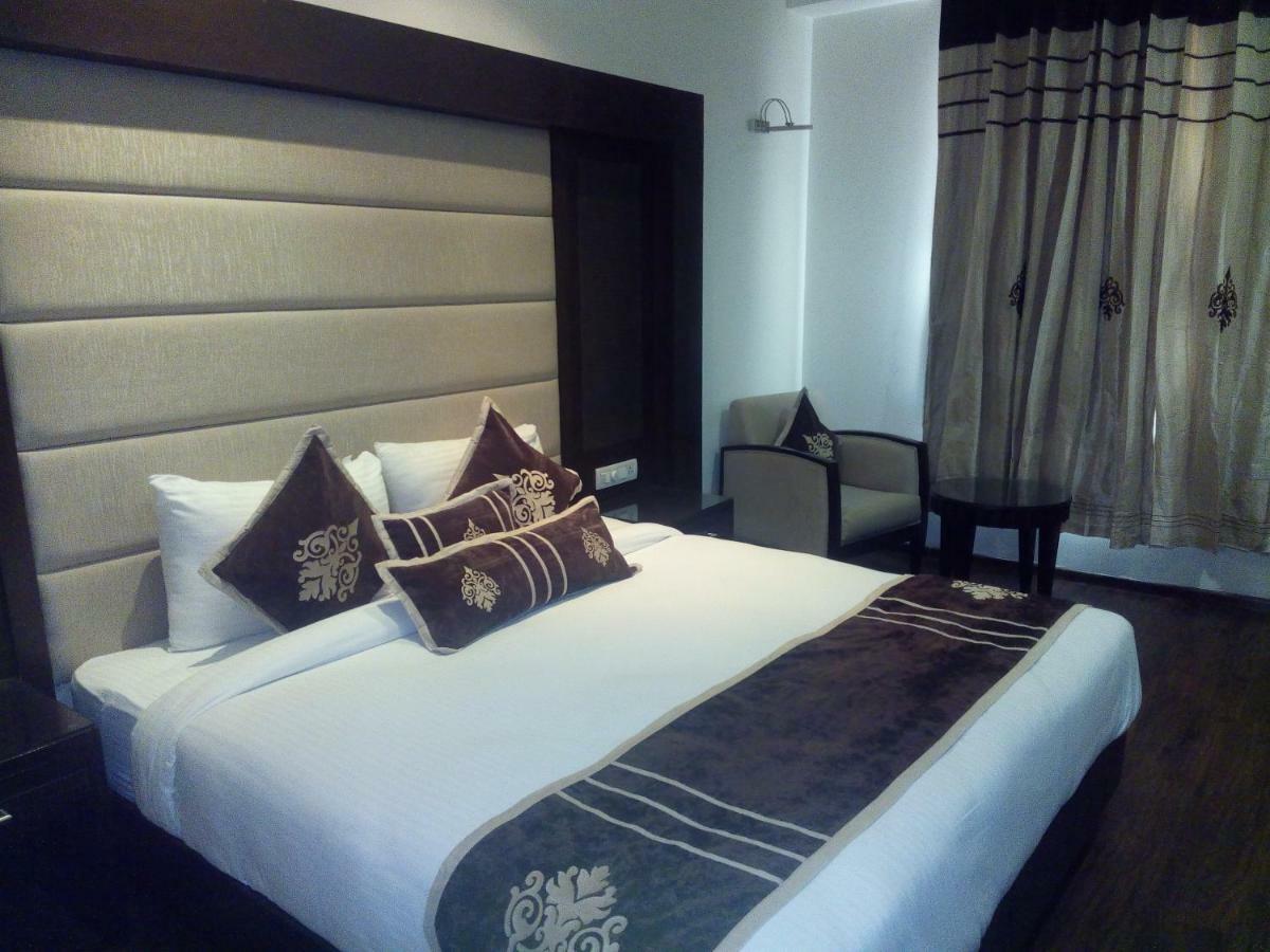Bluemont Beacon Hotel New Delhi Gurgaon Exterior photo
