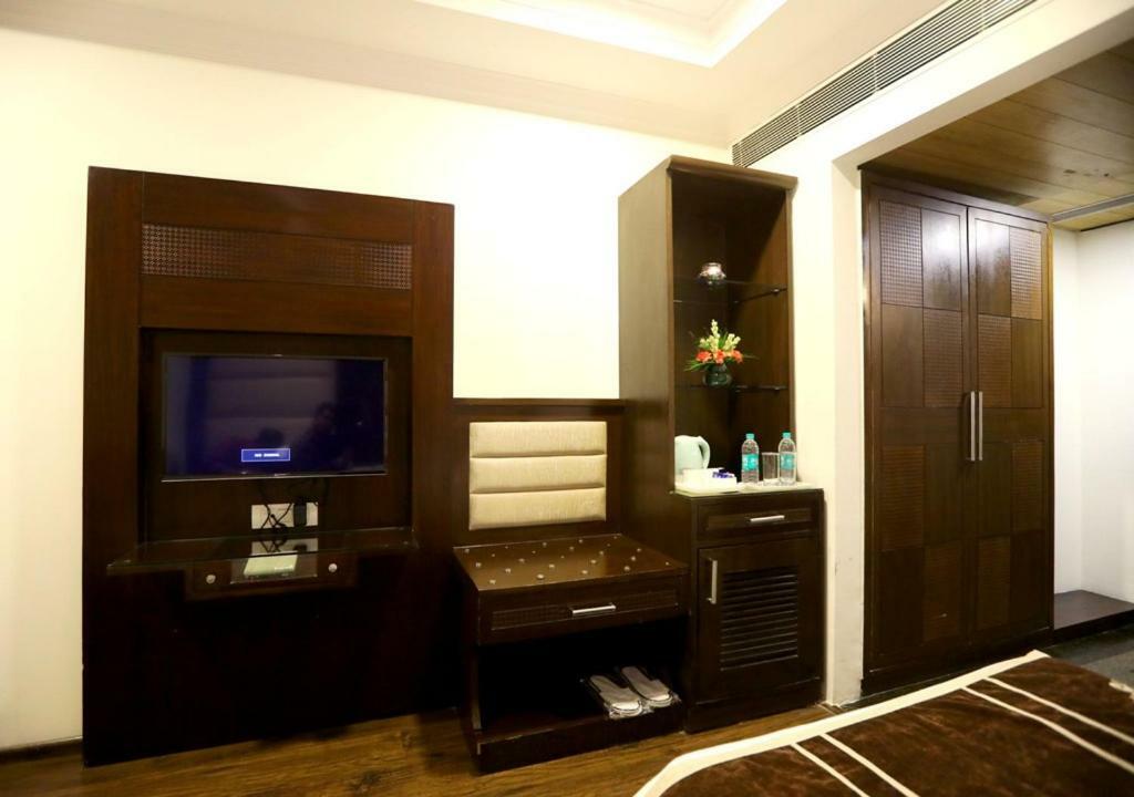 Bluemont Beacon Hotel New Delhi Gurgaon Exterior photo