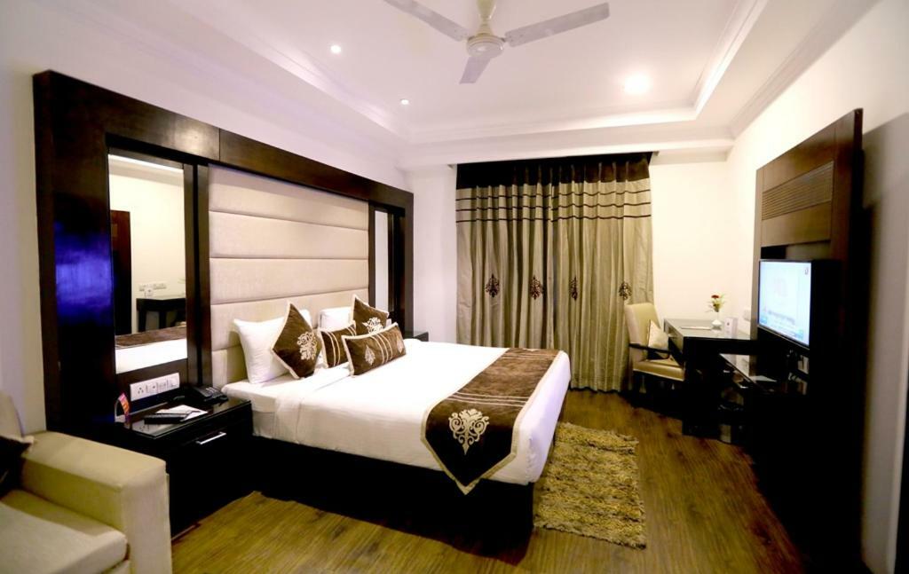 Bluemont Beacon Hotel New Delhi Gurgaon Exterior photo