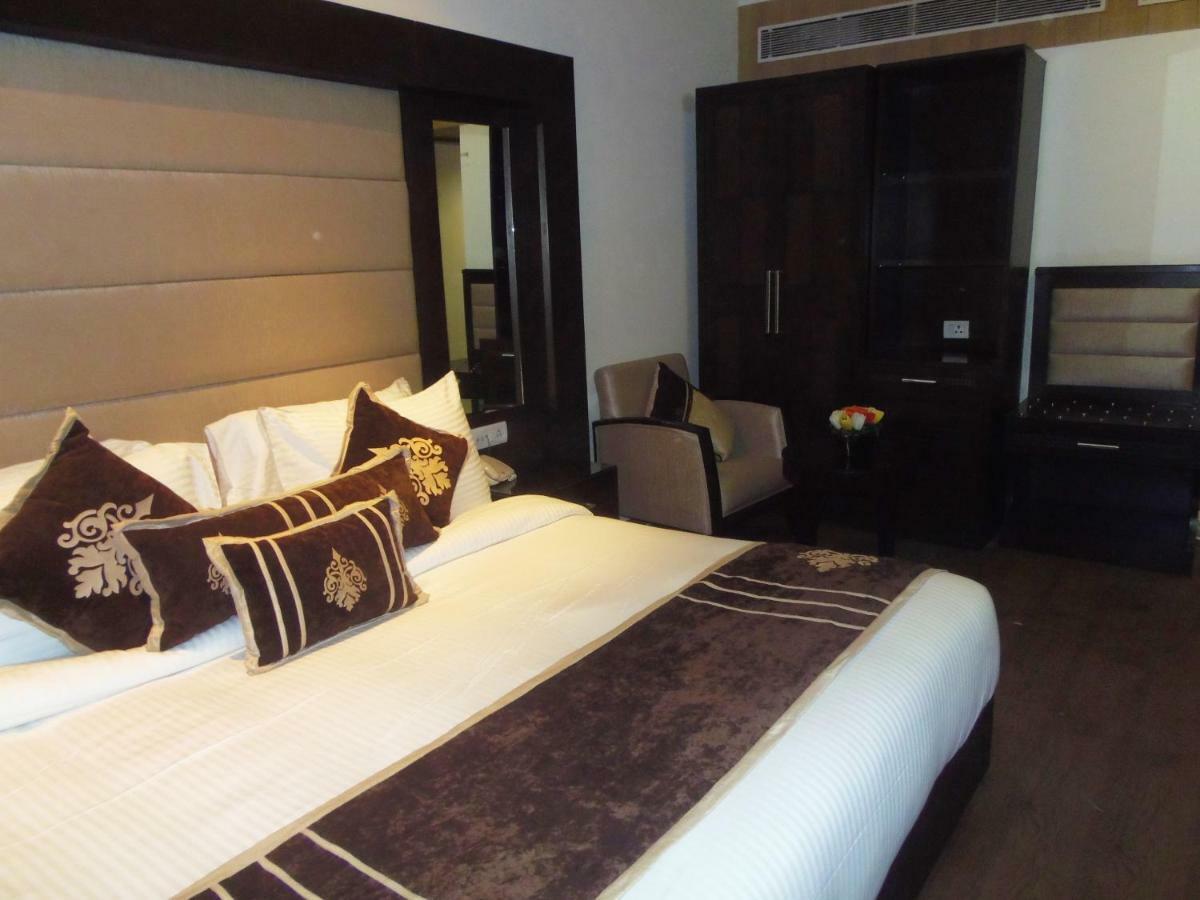 Bluemont Beacon Hotel New Delhi Gurgaon Exterior photo
